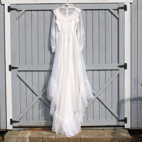 montgomery wards Dresses & Skirts - Vintage 80s Montgomery Ward Wedding Dress - Size 5/6 - Delicate Lace & Ruffles